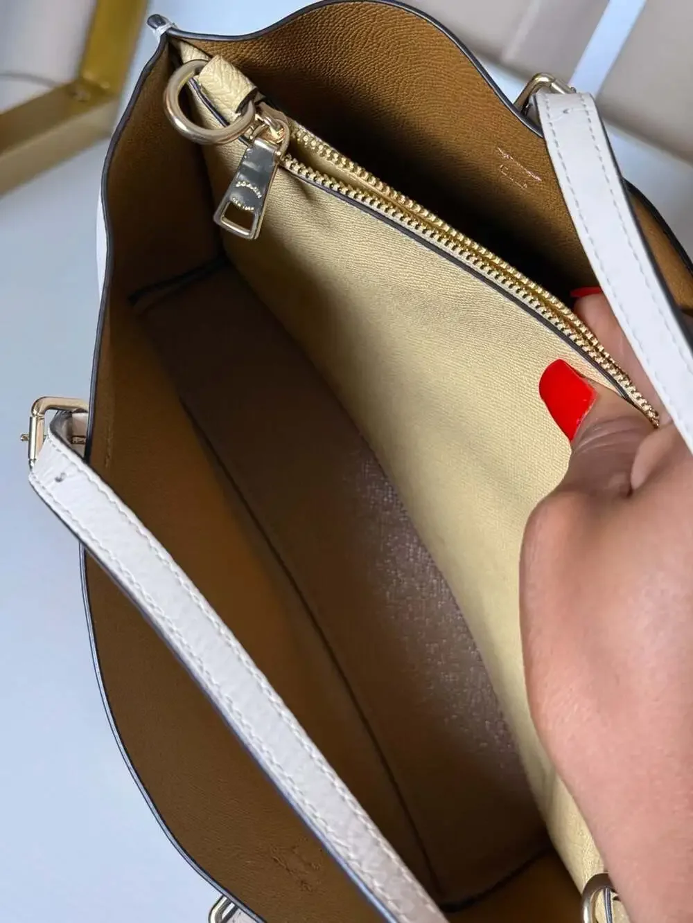 Coach Mollie Tote 25 in Chalk Light Saddle Leather